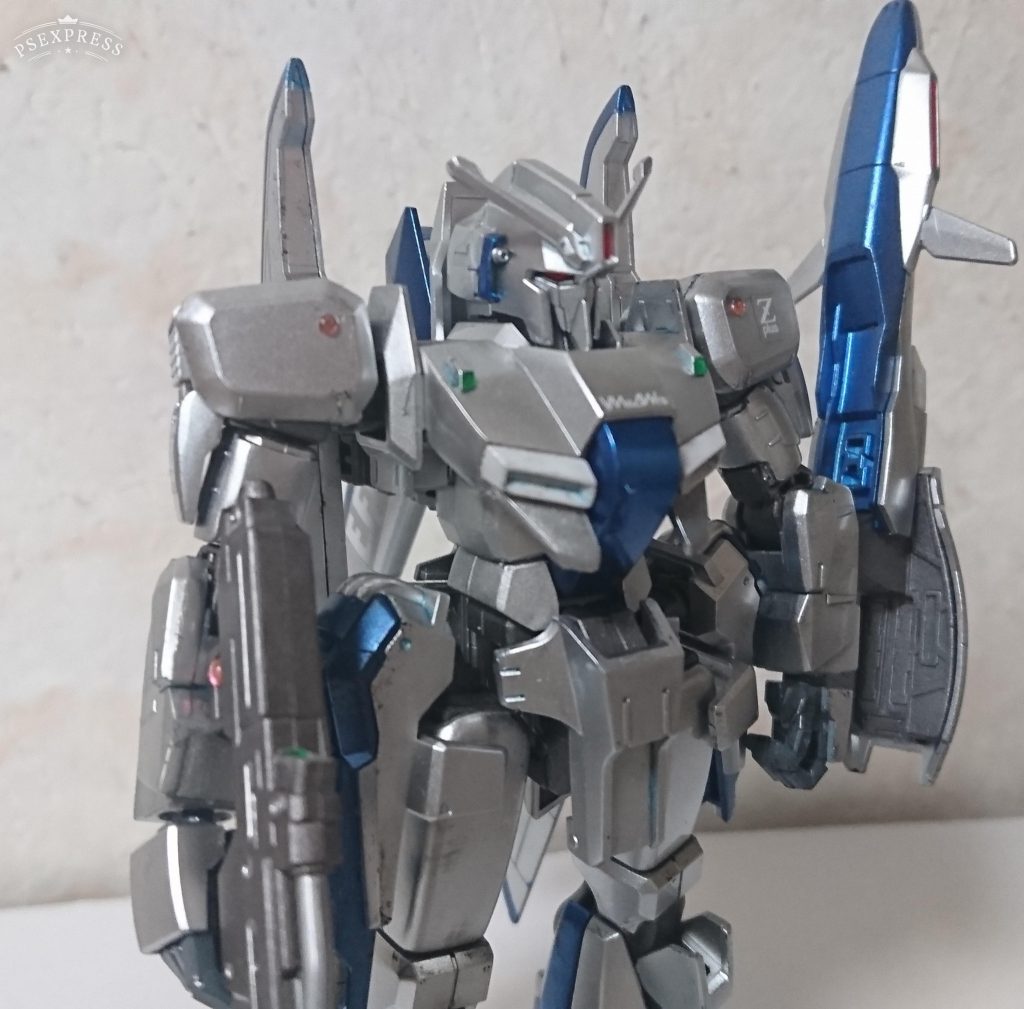 航空機の識別灯を意識して肩にwaveのH-EYESを貼りつけてます。