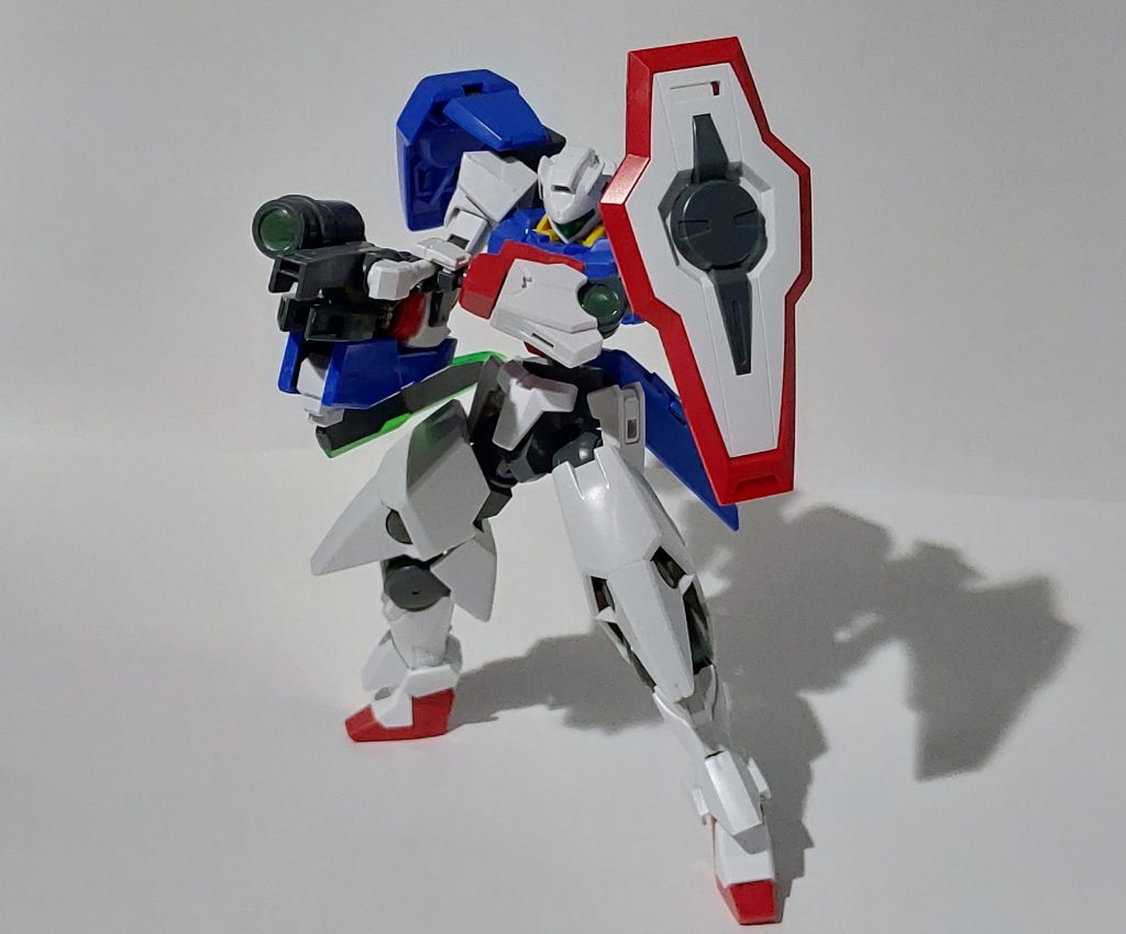 ビームサーベルをGNソードに接続し
サブグリップとして兼用
シールドをバインダーに接続したことにより両手保持での射撃が可能に