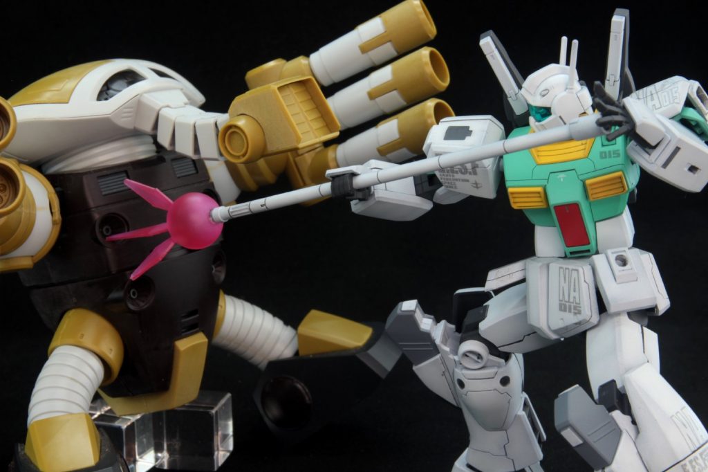 ## vsジュアッグ
このシーンが撮りたくてわざわざビームジャベリンを製作したようなものなので感無量ですね♪
ジュアッグがパチ組のままなのでアレですが、現在制作中のジオラマの一角でダカール戦の再現でもできればな~?と思っています