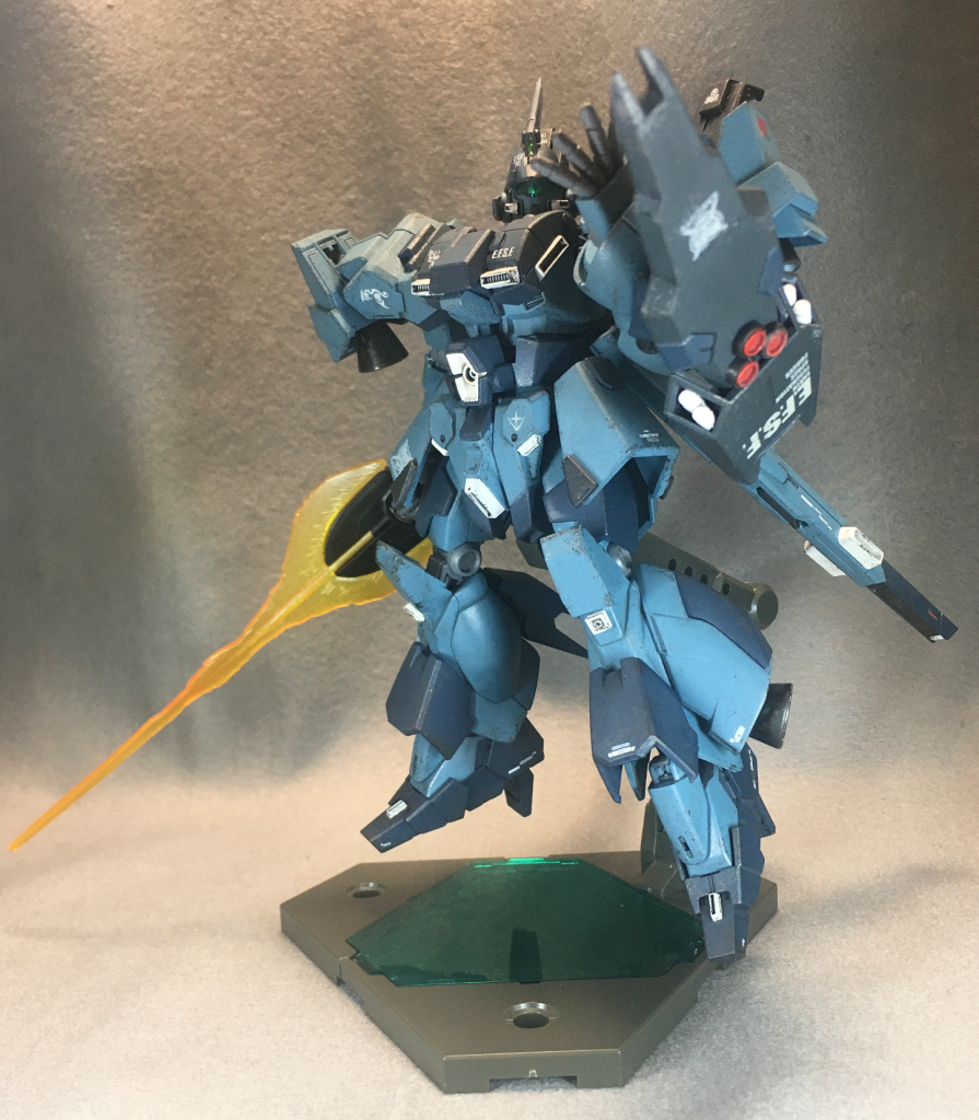 ジェガンなのに悪役っぽいポーズの方が似合います。