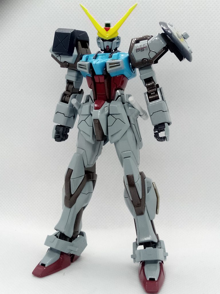 素の状態 装甲はVPSの機能により省電力なグレーと暗い赤
右肩にはスモークディスチャージャー 左肩は索敵レーダー 頭部大型アンテナは電子戦や遠距離通信用