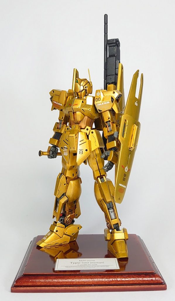 主武装はBセイバー×2、「170㍉滑腔砲（実弾兵器）」