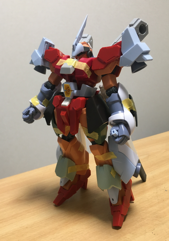パーツ構成がおおよそ決定した段階。
ヒールやメガ粒子砲を追加して崩れたバランスを、胴体の延長や胸部装甲の大型化で補っています。
胸部装甲はケルディムのサイドアーマーとグリムゲルデの腋装甲から。
