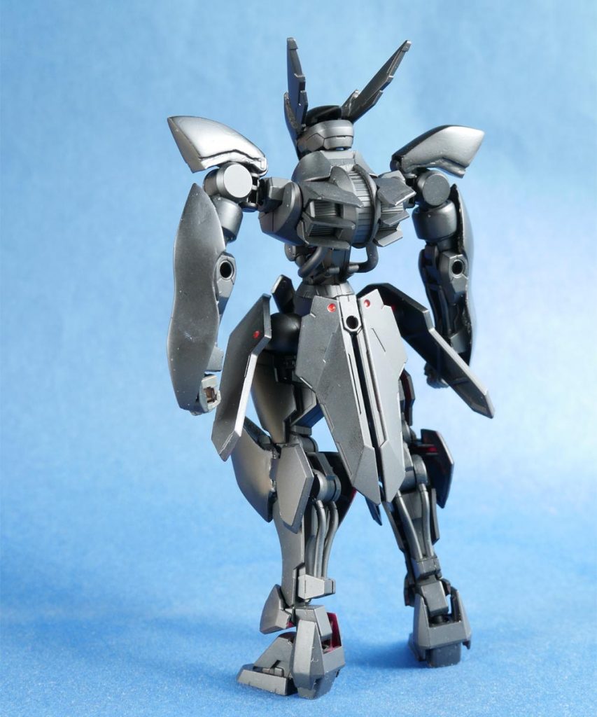 背中の飛行ユニットがすっきりコンパクト。
グリムゲルデはカッコいいんだけど、プラモデルキットとしてはいろいろ酷い出来で苦労しました。