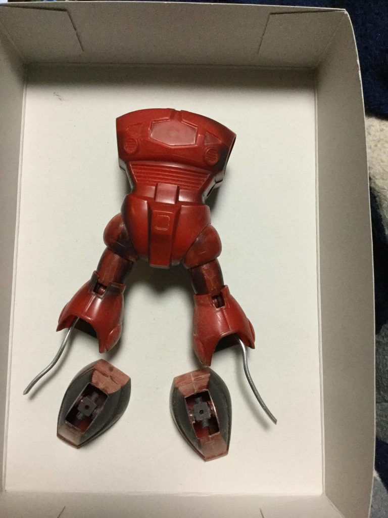 関節部分は切り飛ばしてアルミ線でつなぎます