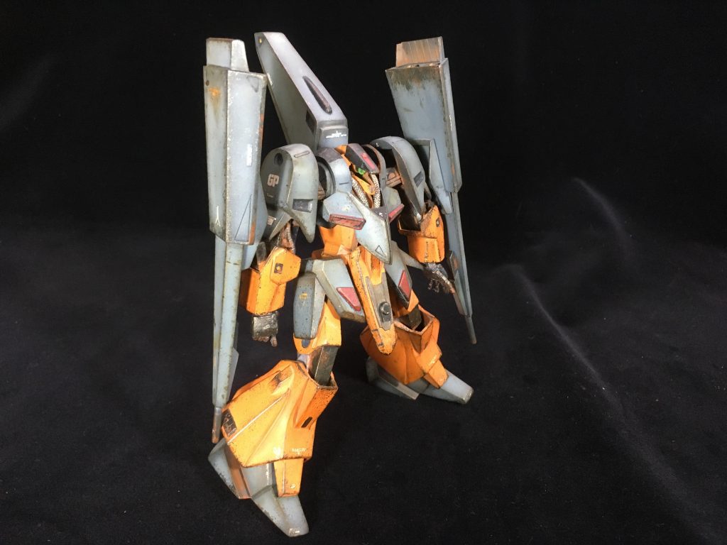 キットは1/144旧キットギャプラン
改造箇所は首部のダクト、腰アーマー部の装飾追加、手首の交換のみです。
間接、スタイル等は一切いじっていないほぼ無改造です。