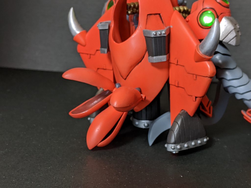 背面２　お尻にもあるハサミ？もそれぞれ可動します