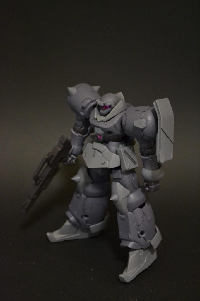 主な改造点は首から上、シールド、膝から下です。