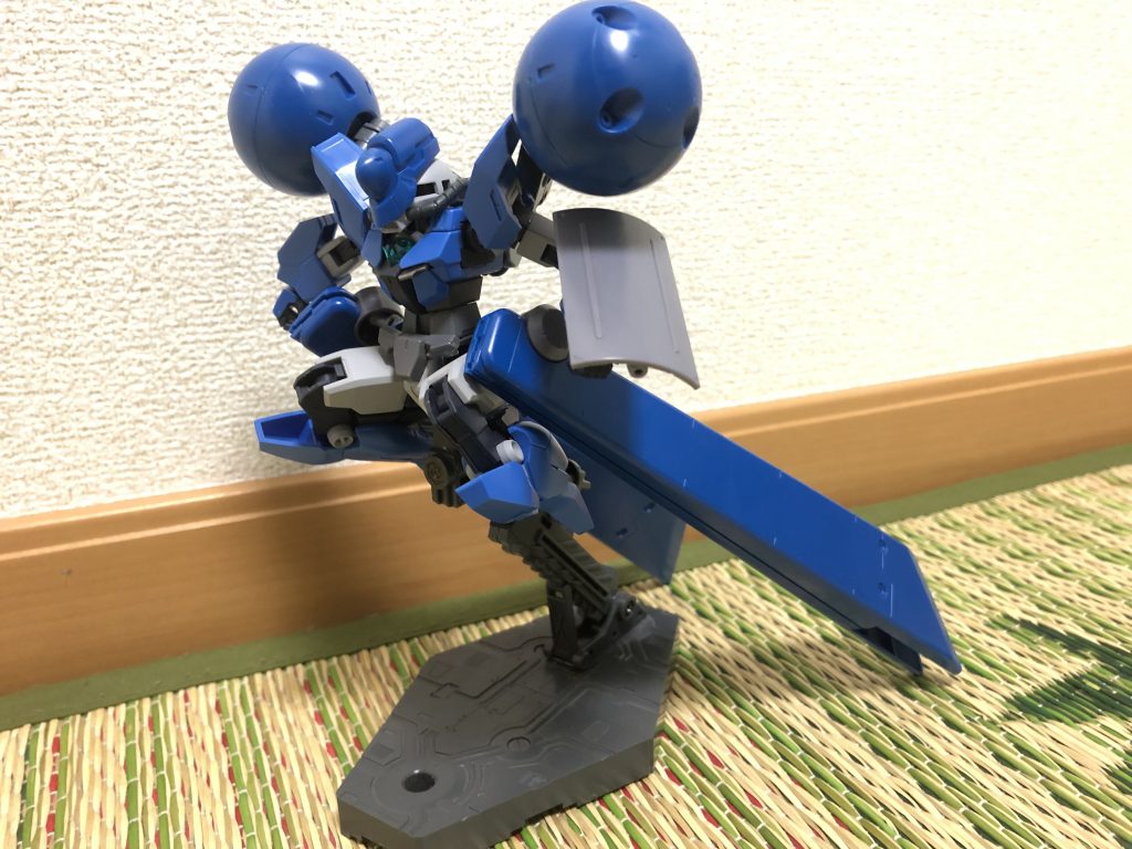 ジオネットドラッツェの仮組みです。元々アースアーマーも青いのであまり変わりませんが、この後全身を塗装しました。