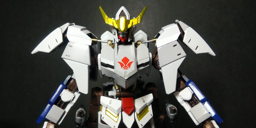 肩のシリンダーは可動するようにしました。