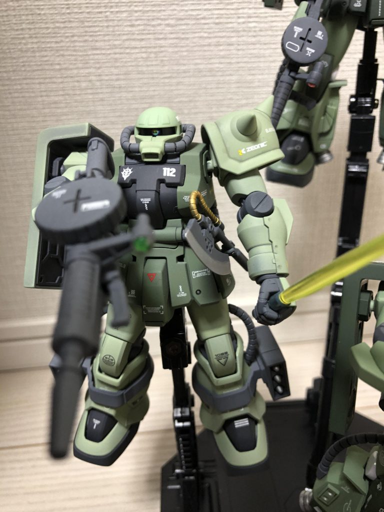 プラモデルを始めた初期に作ったF2ザクです。最初は光沢で仕上げていましたが統一感を持たせる為に艶消しを吹いて少しデカールを貼って手直ししました。