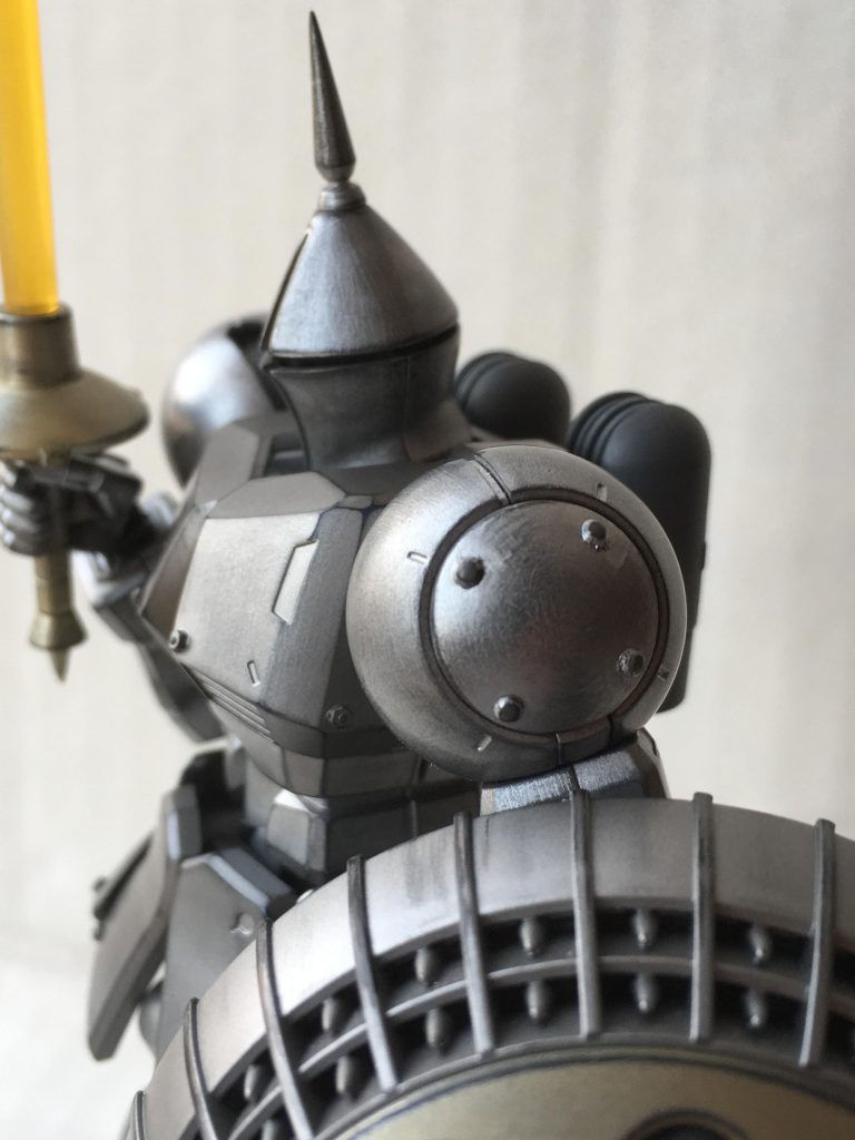 肩、ボディ、脚にリベットを付けました