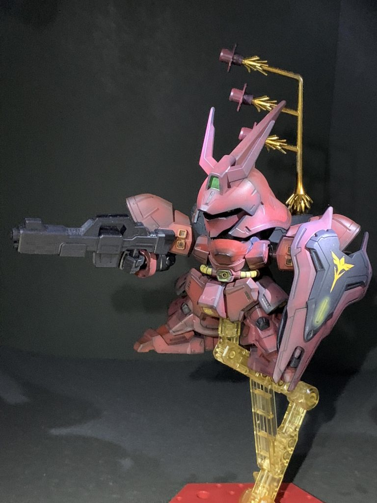 軽くライフルを構えて