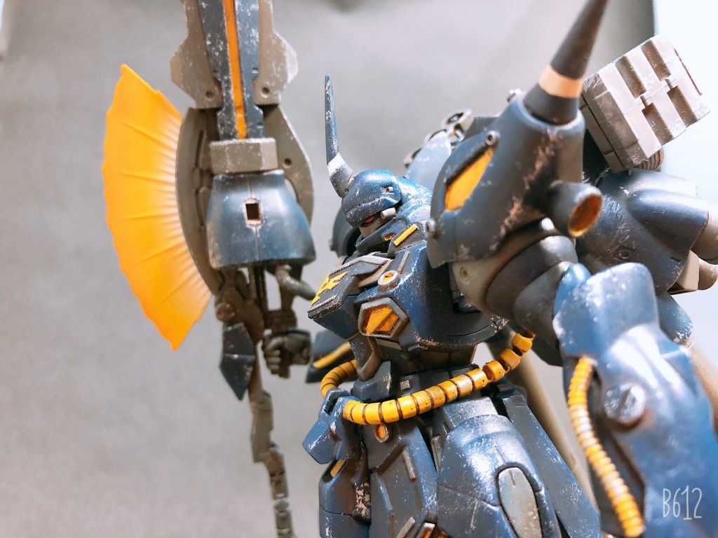 ケンプファーの頭にシナンジュの顔を埋め込んでいます。アピールさせていただくと横顔がとってもかっちょいいんですよ…！