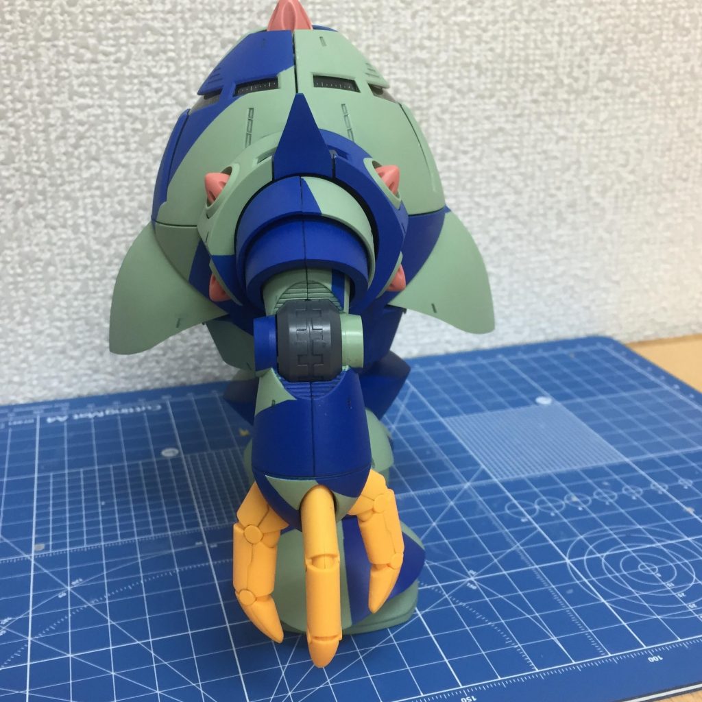 ただ作るんじゃあ面白くないので
大まかに2色で迷彩っぽくしてみました。