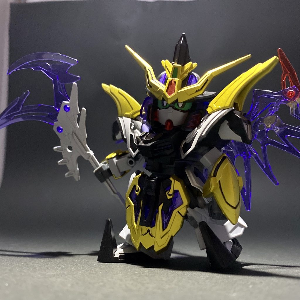 作例だと肩アーマーはゴールドでしたが、デスサイズのイメージ的にシルバーにしてみました