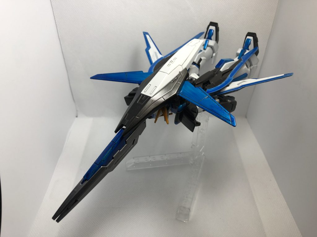 本機最大の特徴である巡航形態「シュバルツ・フリューゲル」への可変
これにより高い機動性を発揮する