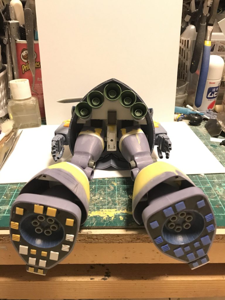 脚の可動のせいでスカート内部を作り直しました。