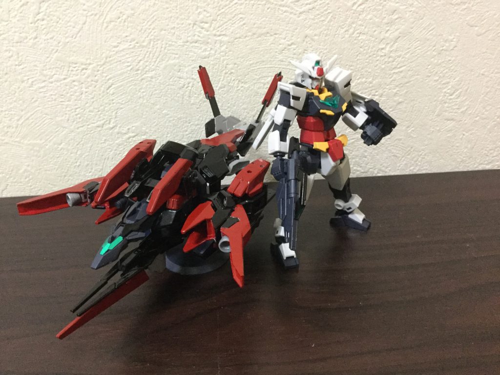 コアガンダムは肩を塗っただけでほぼ何もしていません。
アーマーは黒と赤とシルバーで塗りました。シルバーは少ないけど…