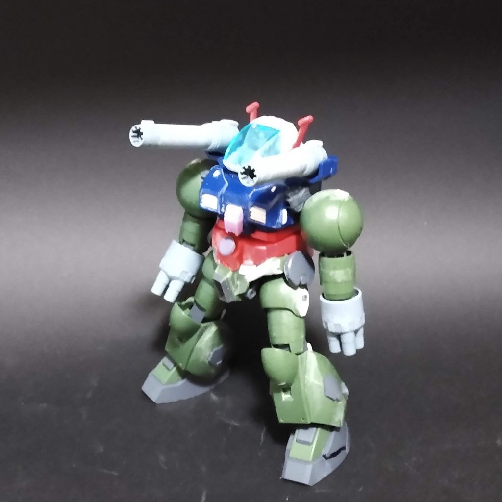 とりあえずくっつけてみたところ。この後右手はハイモックに、左右の腰アーマーはハイモックの手の甲に変更しています。