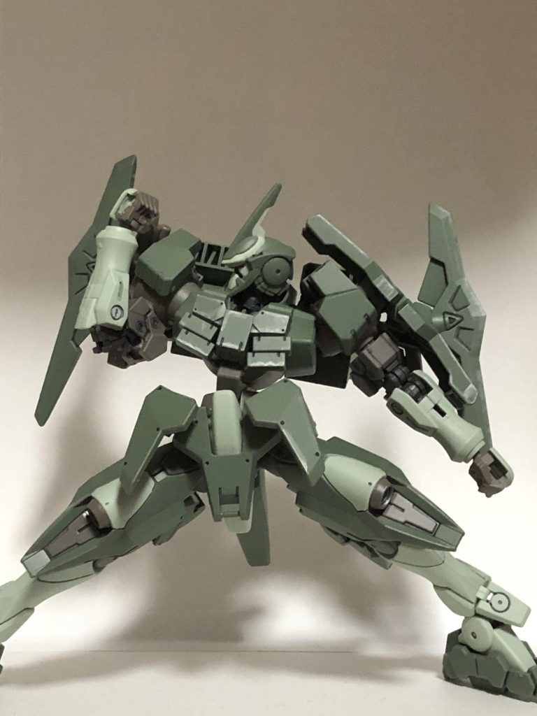 首の延長でジンクスの首回りでも横を向いたり傾けたりできるように。腰から上で角度もつけることができます。