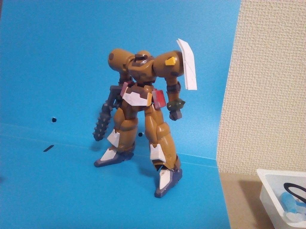 作成を思いついた直後。
このあとすねはプラ板とパテによる作成に変更しました。
足首から下はデルタプラスとエルフブルックのパーツを使用しています。