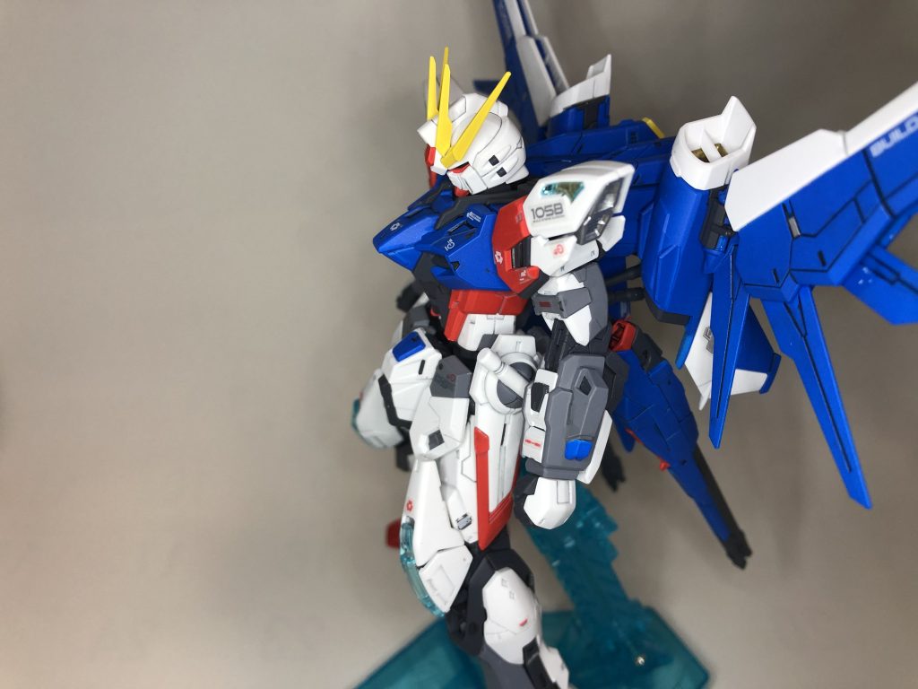 肩のバーニアをシルバーに