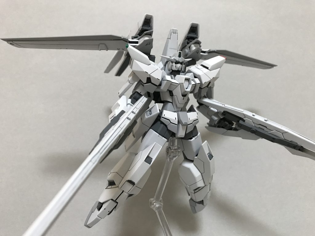 バックパック展開!
高速飛行形態です。MS状態でAGE-2のストライダー形態とほぼ同じ速度で飛べます。