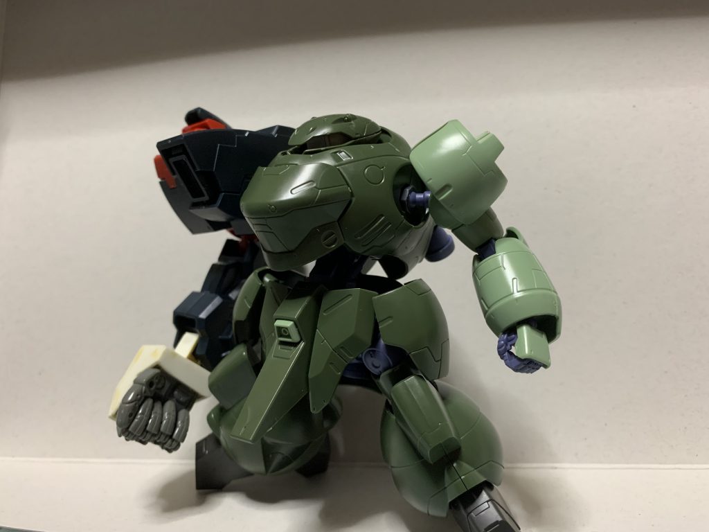 ガンダムダンタリオンの右腕をカウルごとくっつけてみた当初の仕様。「ガンダムフレームのパーツを所持している」というインパクトは狙いたかったのですが、結局今の形に。