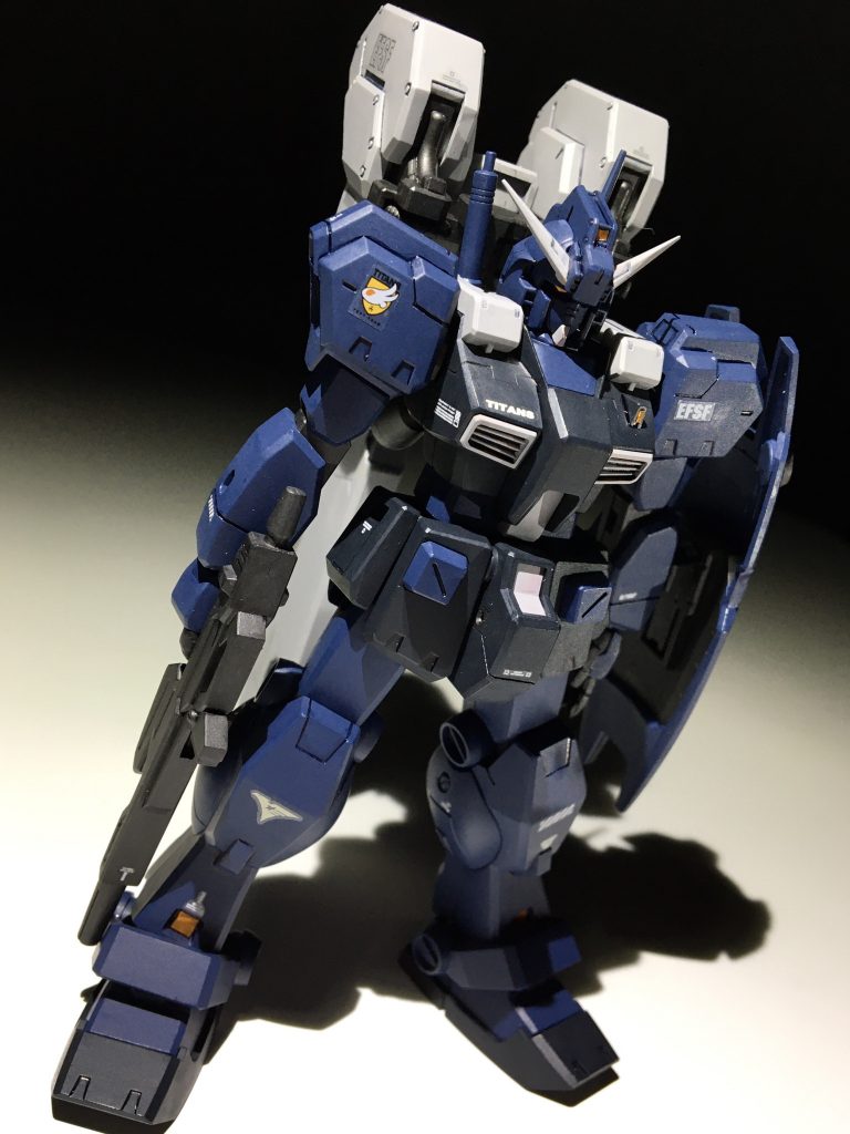 膝のティターンズマークはちょっと失敗。