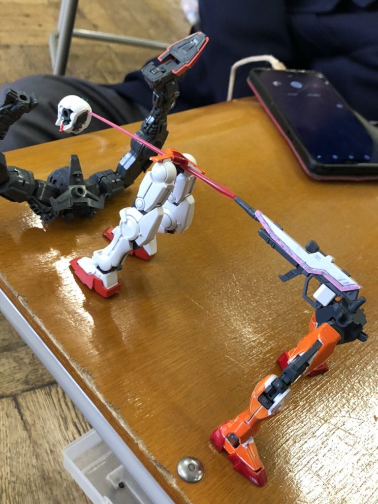 斜めから撮ったガンプラ
かわいいでしょ