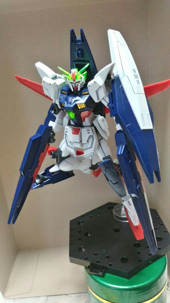 まさか、シャイニングガンダムを可変機体にアレンジするなんてねー