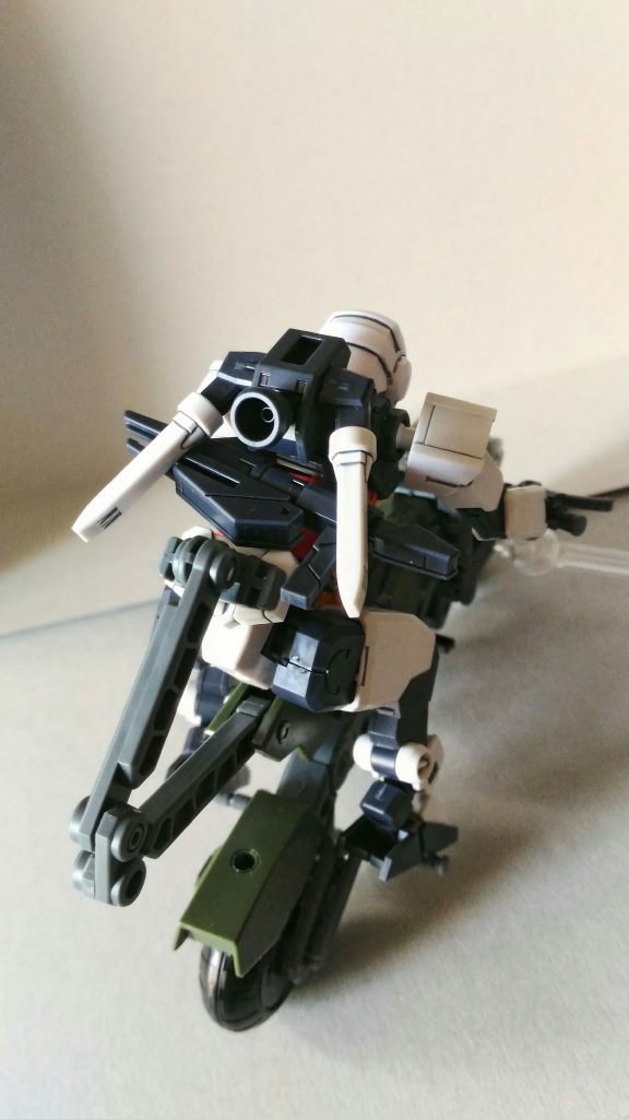 ライフルは接続ピンがないのでサーベルで挟んで固定