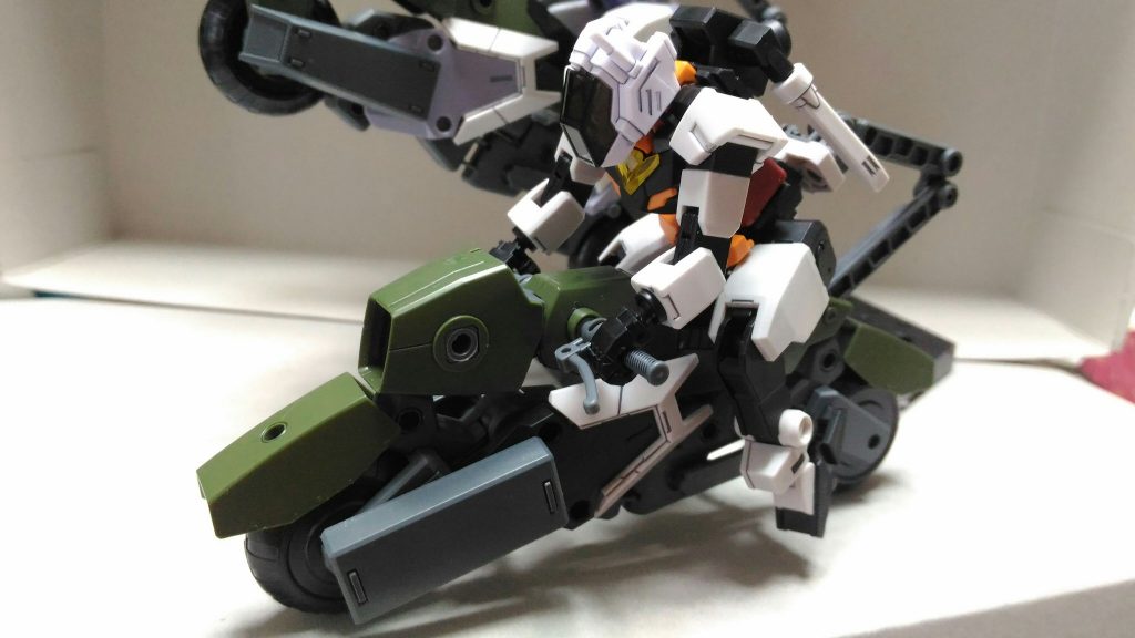 3号ホイール取付反転してシルエットを変更
カウル、グリップ位置変更