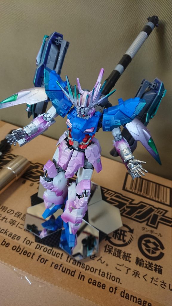 プロペラントについては2本で着脱可能にしています。
肩の延長については、特に意味を考えていません。