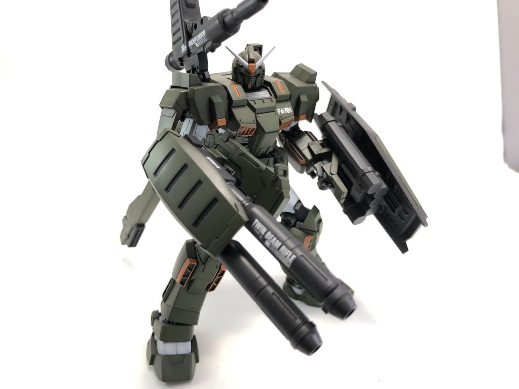 シールドは雑誌の付録のやつです。