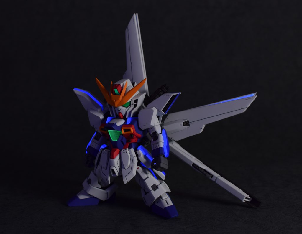 各部に蛍光塗料を使っているのでブラックライトに反応します
カメラ等はメタグリーンのカッティングシートに蛍光グリーンを塗ったあとに貼り付けています