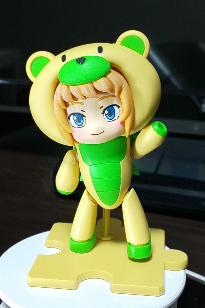 チーク部分のハイライトは、ガンダムマーカーEXのニューホワイトを、爪楊枝でちょこちょこっとつけています。