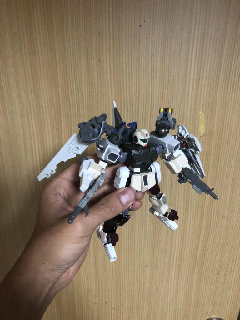 路線変更をして羽の付け方の変更や足をGNキャノンにしたり装甲をつけて完成しました。