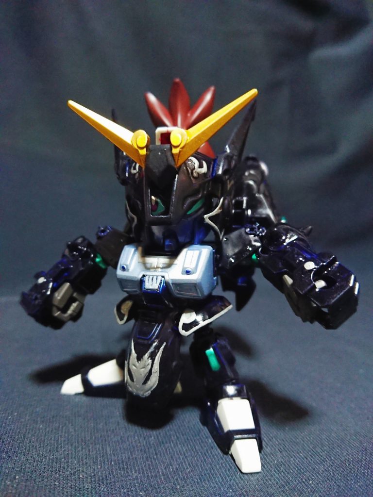 色味には長いこと悩みました。
タミヤのダークブルーをメインに使用しましたが、光沢が強く写真で見ると実物よりかなり反射が強く見えます^^;
今年の1月には形ができていて、塗装直前というところで他に作りたい案が大量に浮かんできたため約1年越しに完成となりましたw