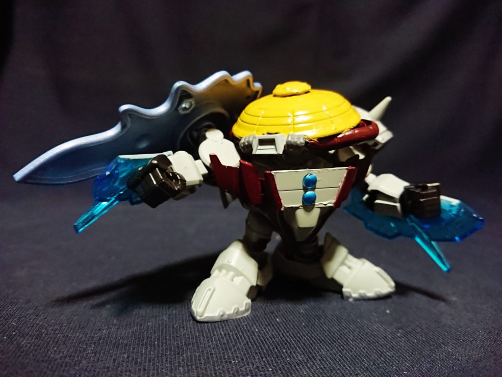 胸部は天玉鎧の炎鳳パーツを使用し、右肩の盾は合体武装の十常爪を使用しました。
マヒローは全体的に細めのシルエットなので、あまり大きくならないように祝融を素体にしています。
[范増](https://gumpla.jp/sd/221386)のように工業デザインの多い∀機体は、装飾の塗装を極力やらずにシンプルに仕上げています。