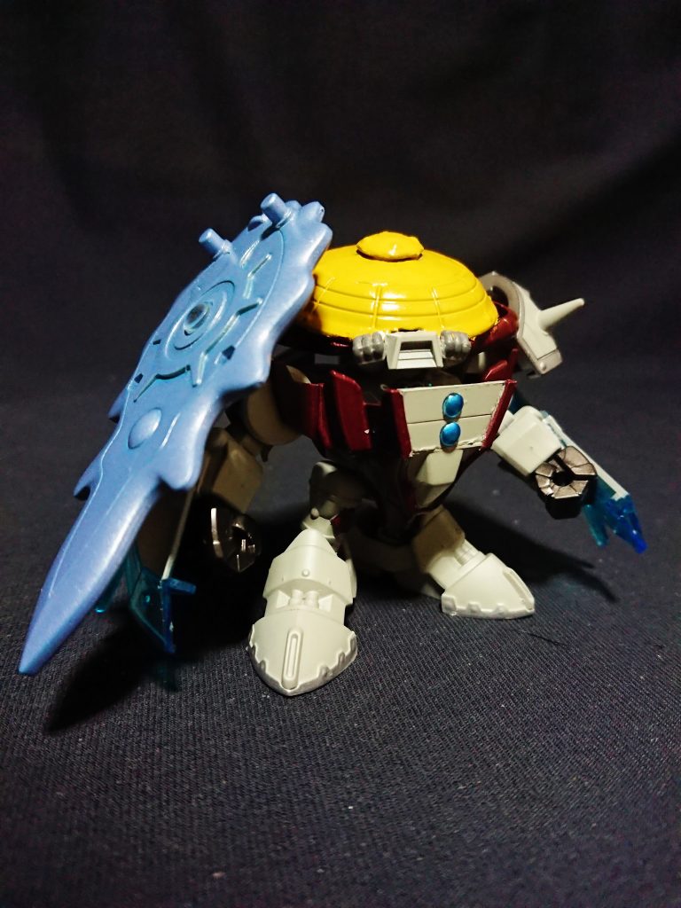 項羽配下の猛将で、項羽を裏切った英布を破るなど相当な活躍をした。
韓信が項羽軍にいた頃から互いに不仲のようで、韓信を股夫と侮っていたが…
右肩の大盾と両腕の蒼刃盾のように見た目以上の堅牢さを誇る。