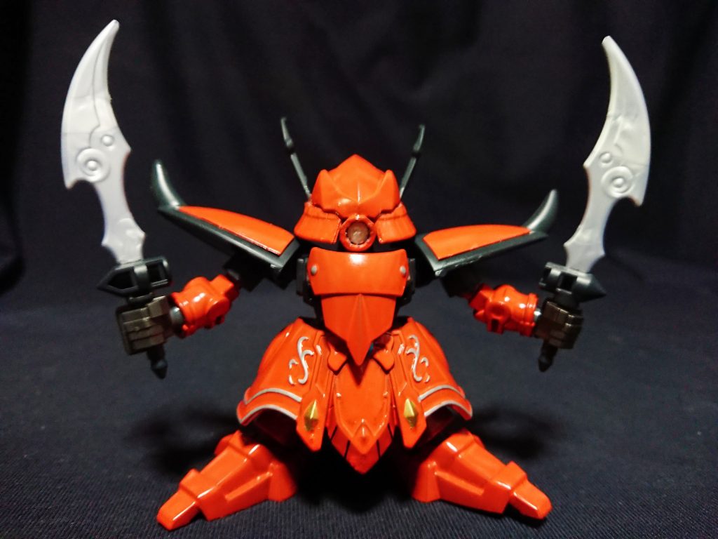 [龍且](https://gumpla.jp/sd/339148)とは不仲だったらしくライバル感を出すため、大盾を持つ守のマヒローの対になる二刀を持つ攻のムットゥーを演者にしたというのもあります。
もちろんマヒロー同様に三国伝パーツのみで制作しました。
過去作∀機体同様にインダストリアルデザインのためシンプルなカラーにまとめています。
色とポージングのため完全にエスタークです。