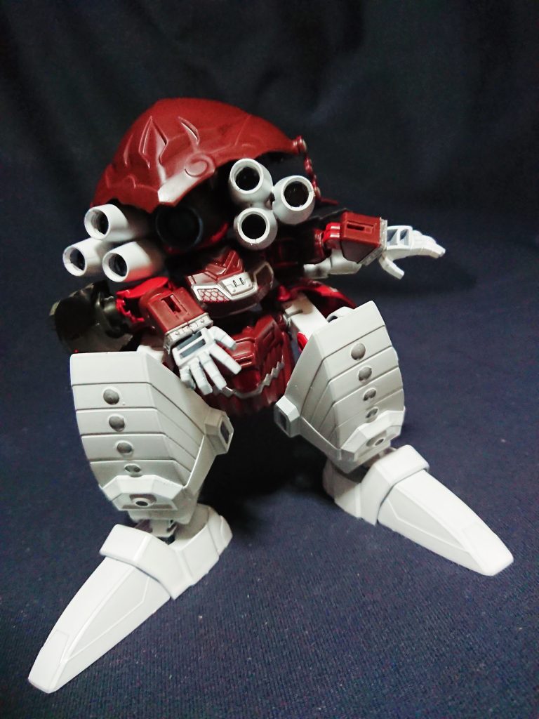 各部位の干渉はそれなりに多いですが、それを感じないくらいに可動ができるようにはしています。
サイズ感は他の武将の1.5~2倍ほどの大きさがあります。