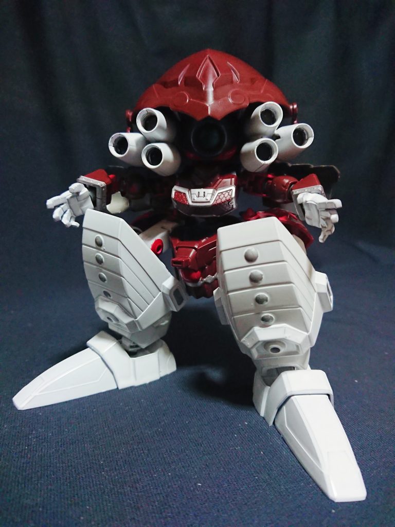 秦が滅亡し、その後の楚漢戦争においても項羽と共に戦った将。
項羽の死後は韓信のもとに身を寄せるが…
武器は笠の中の大型の火器で、劉邦軍を窮地に陥れてきた。
巨大な鎧と笠の見た目から案山子と呼ばれ恐れられている。