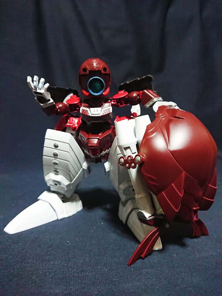 ウォドムの奇抜な体型を出すため、各パーツ自体も普段は使われることの少ない中型～大型パーツを集め形にしました。
それでもやはり人なので[饕餮](https://gumpla.jp/sd/278621)のような化物にならないよう、巨大な鎧と笠というコンセプトで制作しました。
笠を外しパーツ付け替えでウォドムポッドのモビルドールのような人型になれます。