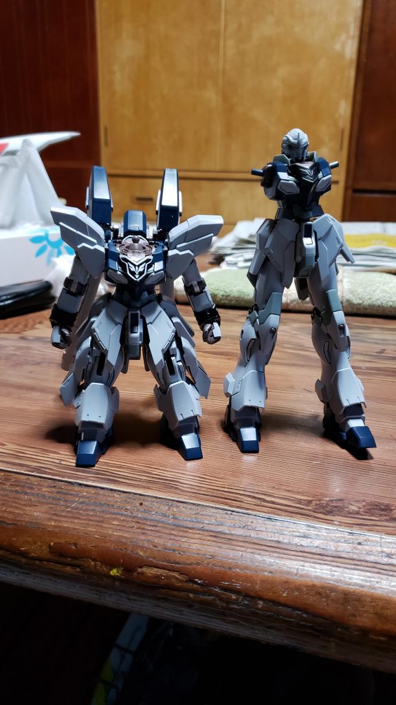 初期段階
実は10月くらいにはここまで出来てた(笑)
加工ポイント
・首をボールジョイント大に変更
・足の幅詰め
・股関節を5mmほど上に移動&3mmジョイントに変更
上半身は実は全然いじってないんです