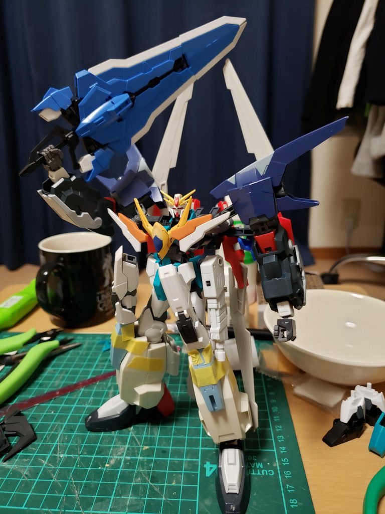 ほぼ完成に近い所まで来ていますが、頭やら武器をそのまま使うのはオリジナリティに欠けるという悪い癖が出て苦戦することに(´∀`;)