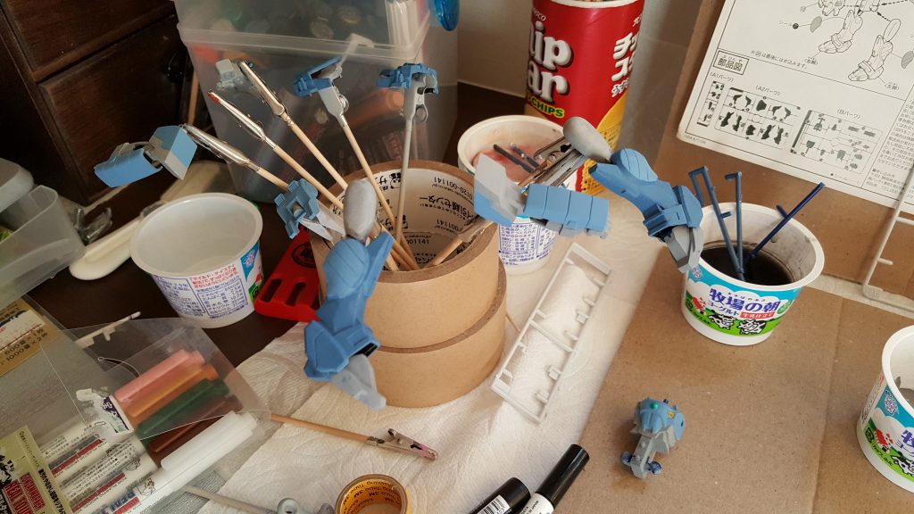 本体は水溶きアクリルの筆塗り
タミヤアクリルにて