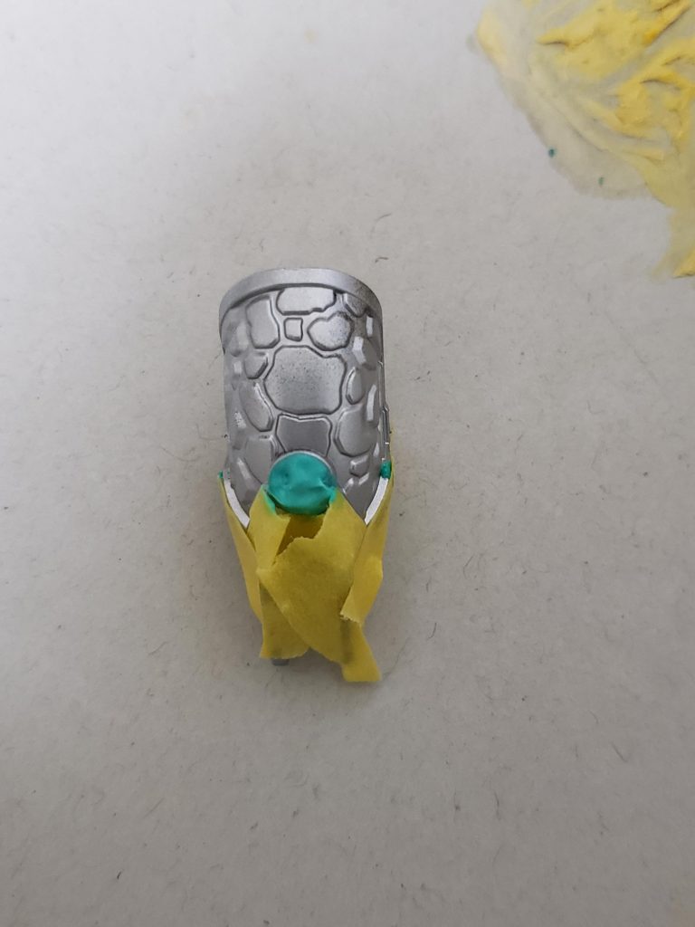 腕パーツマスキング途中
銀→赤→エナメル黒→溶剤落とし